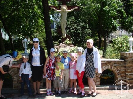 Поездка отделения детской онкогематологии в Свято-Успенский Патриарший мужской монастырь