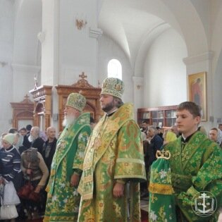 Митрополит Агафангел совершил праздничную Божественную литургию в Свято-Успенском Патриаршем мужском монастыре