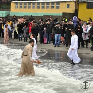 Одесситы приняли участие в массовых крещенских купаниях
