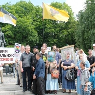 В Киеве прошел Крестный ход и состоялись акции протеста против проведения гей-парада