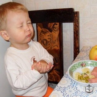 Почему православные христиане молятся перед едой