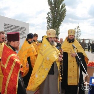Состоялось освящение Поклонного Креста у Мемориала Григорьевского десанта